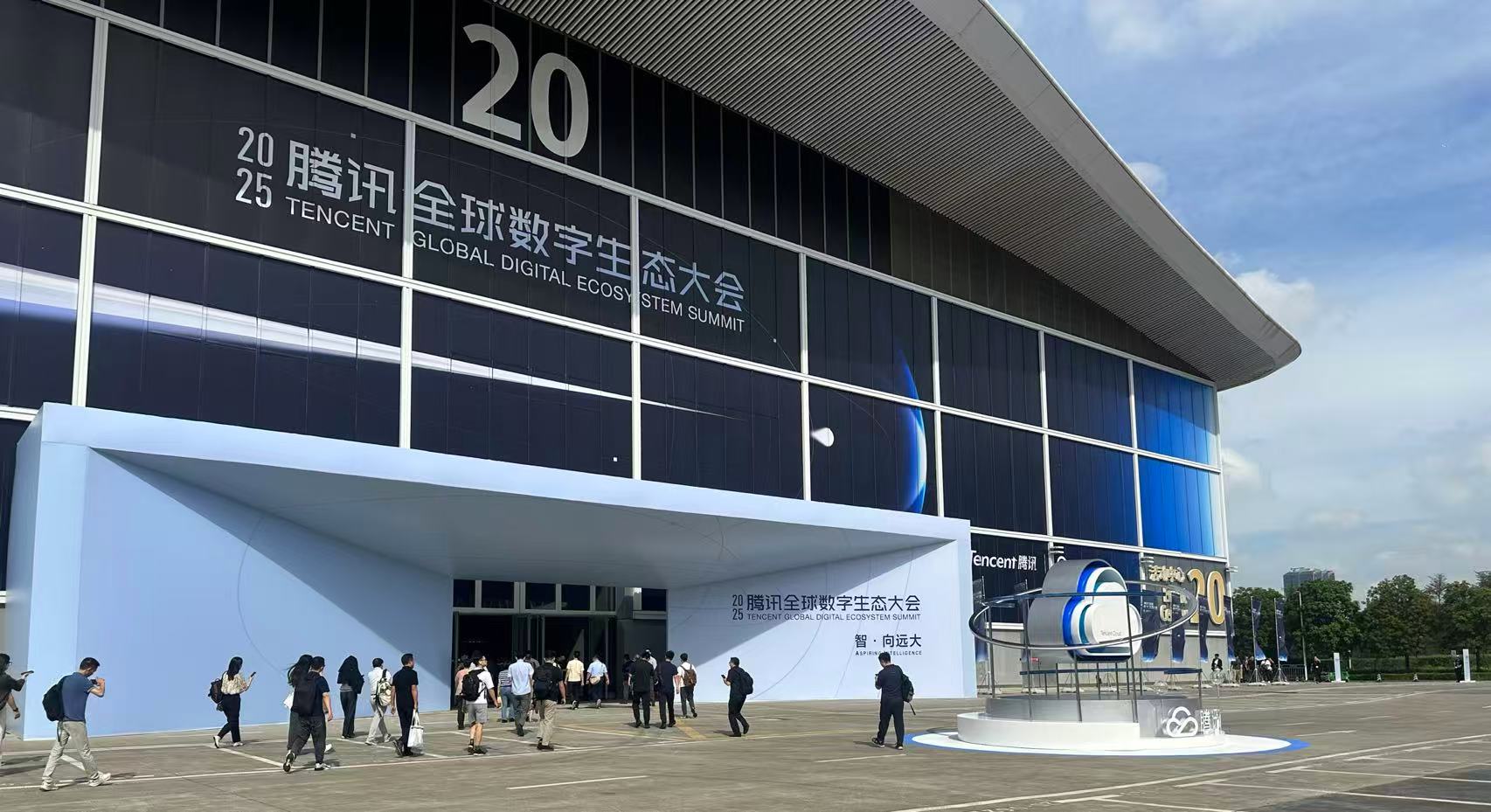 加码海外云基建,“股王”腾讯瞄准了中东和印尼